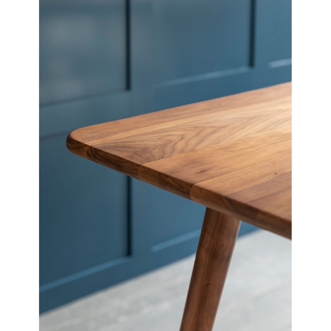 Kersoe Dining Table