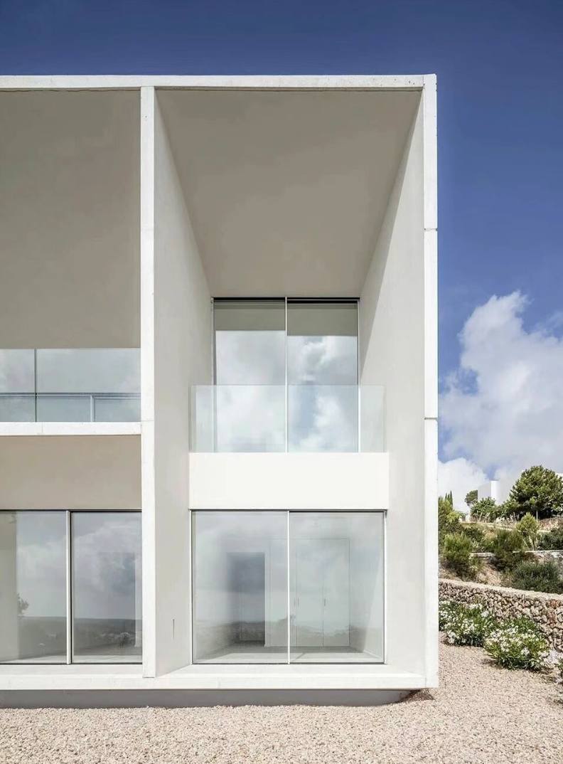 Indoor outdoor aluminium sliding system in Dubai