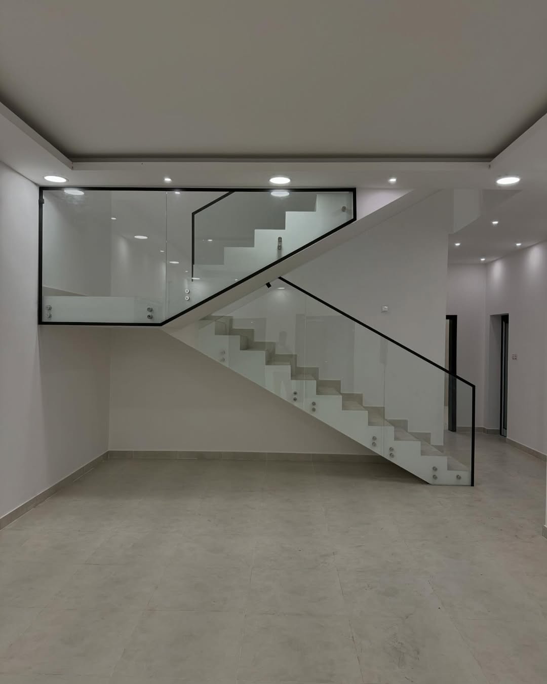 Modern floating stairs with aluminium railing in Dubai