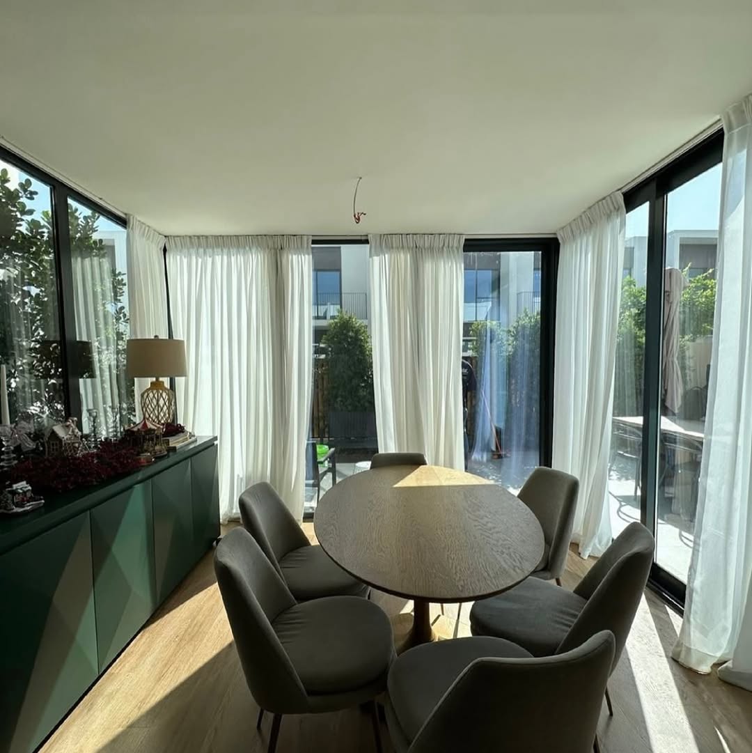 Soundproof glass room partition for a Dubai meeting room