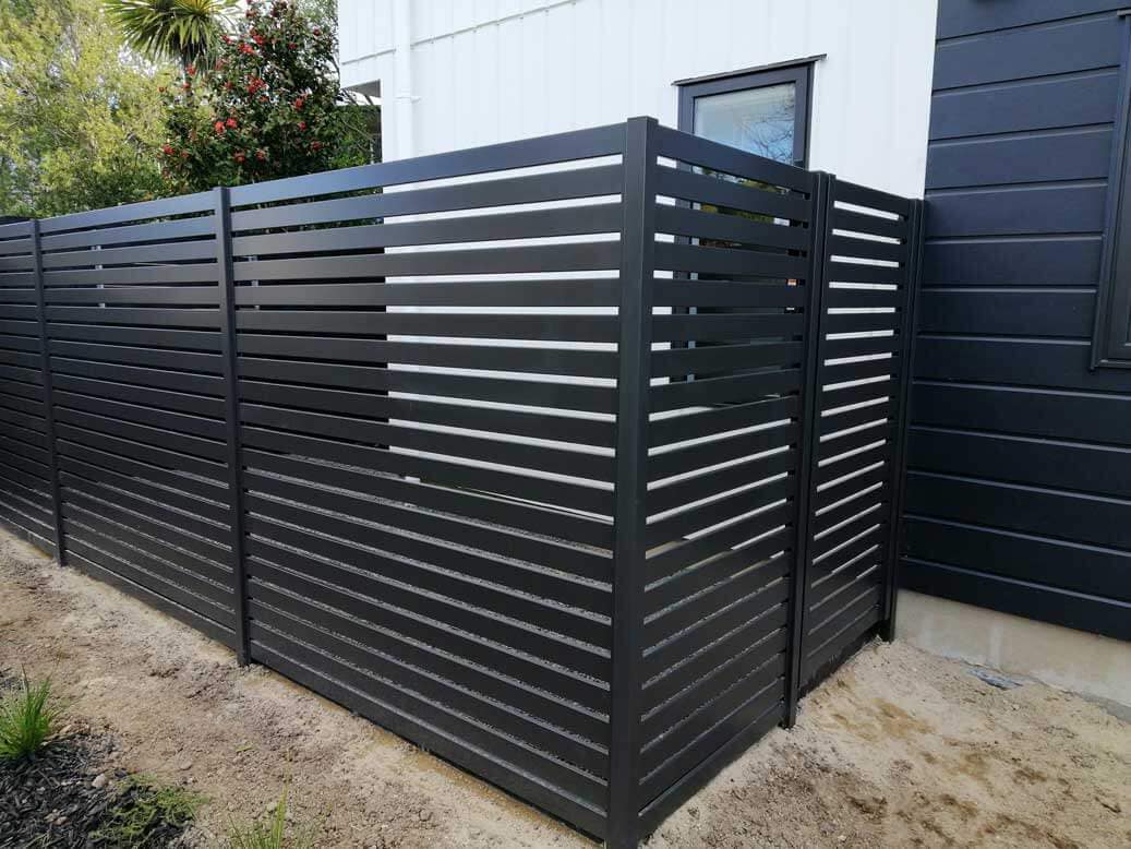 Custom aluminium privacy screens installation in Dubai